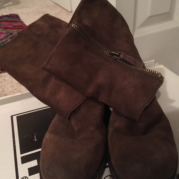 Distressed brown ankle boots - Picture 2 of 8